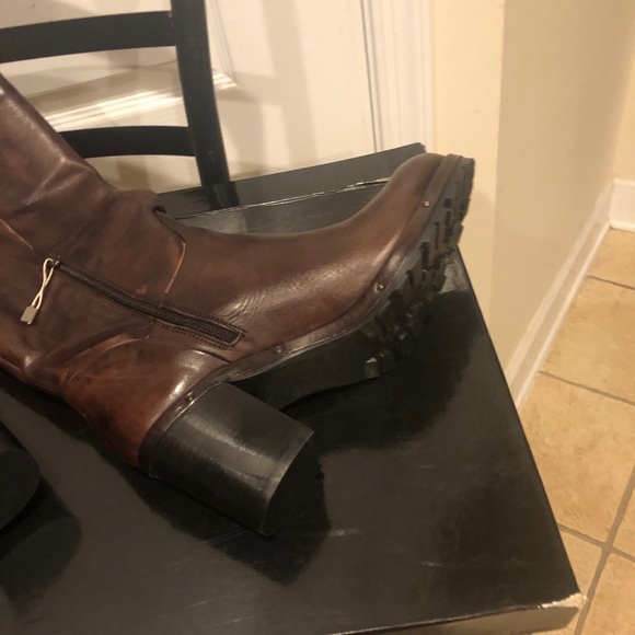 Boots - Picture 4 of 5